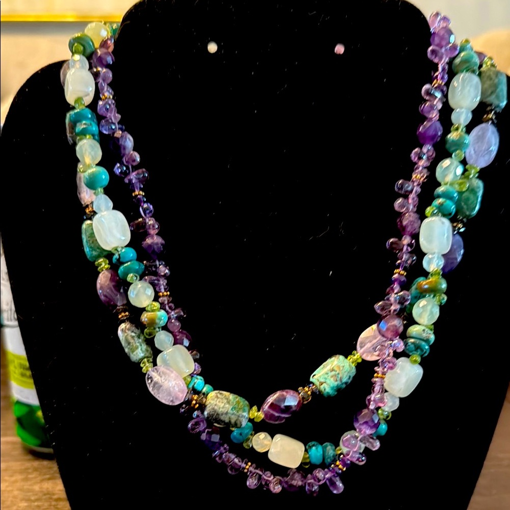 T.J.T brand 925 3 strand necklace.
Amethyst, Jade, Quartz, Turquoise